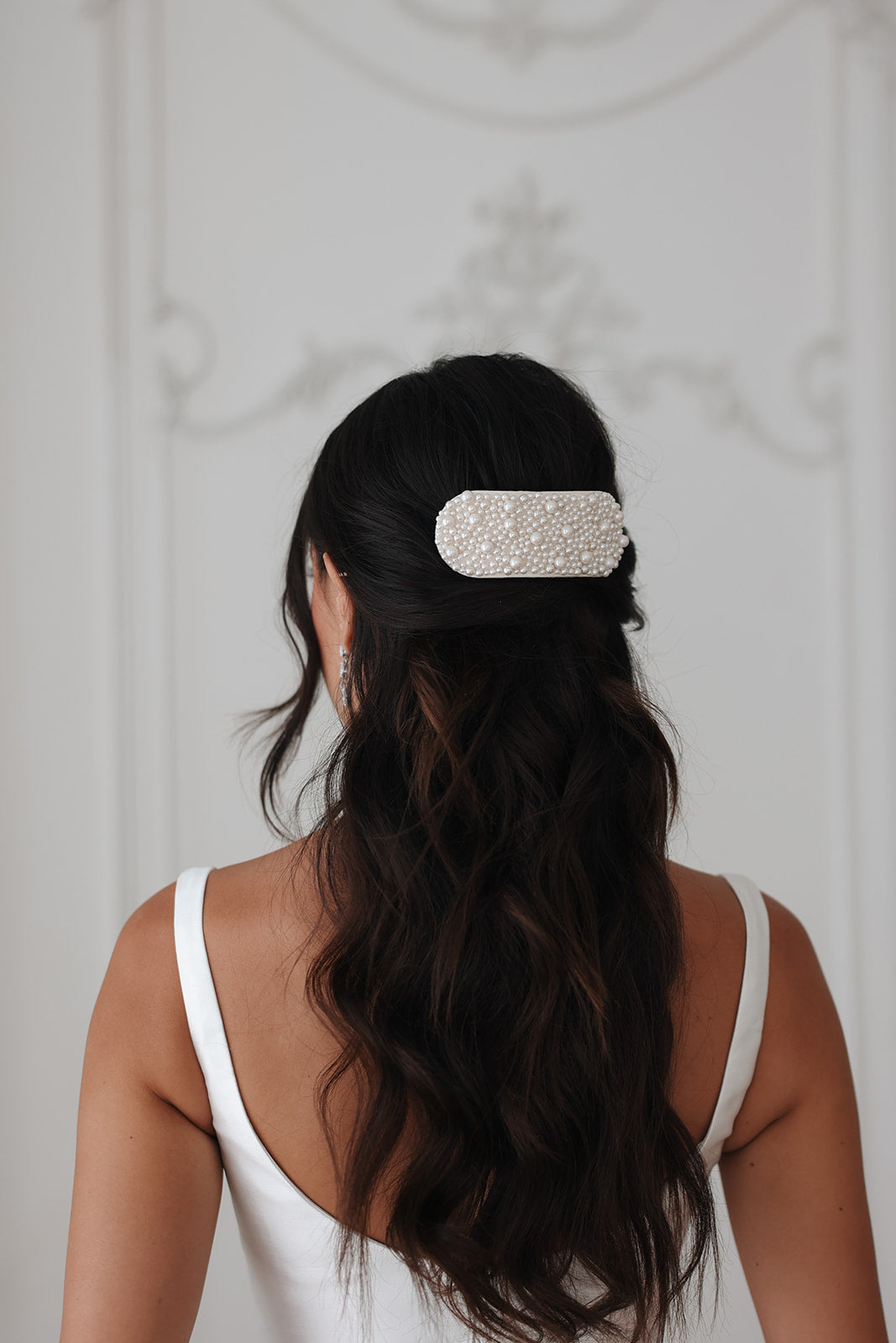 Bridgette Pearl Barrette – Untamed Petals display picture 3