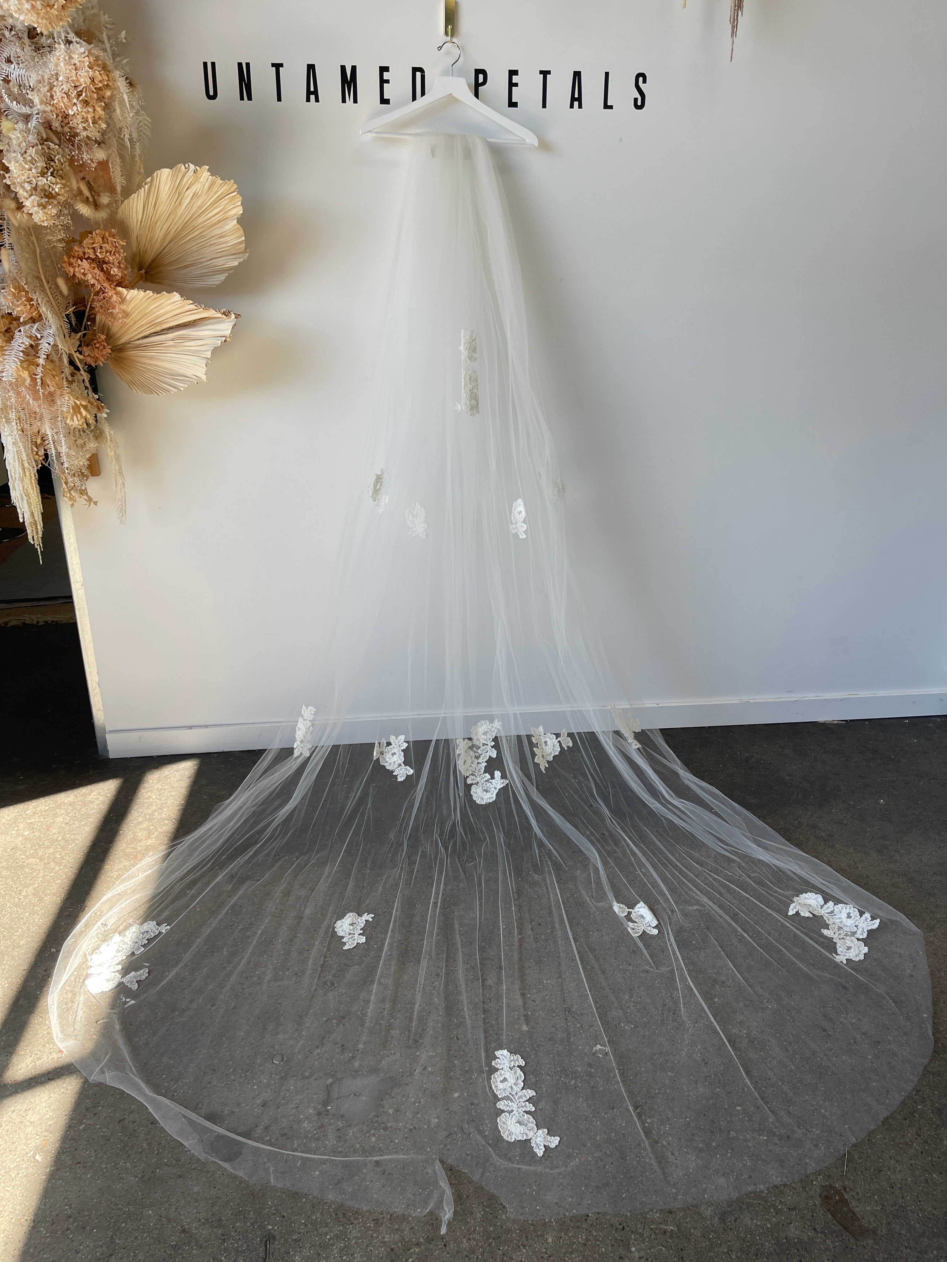 Traditional Lace Veil - SAMPLE SALE – Untamed Petals