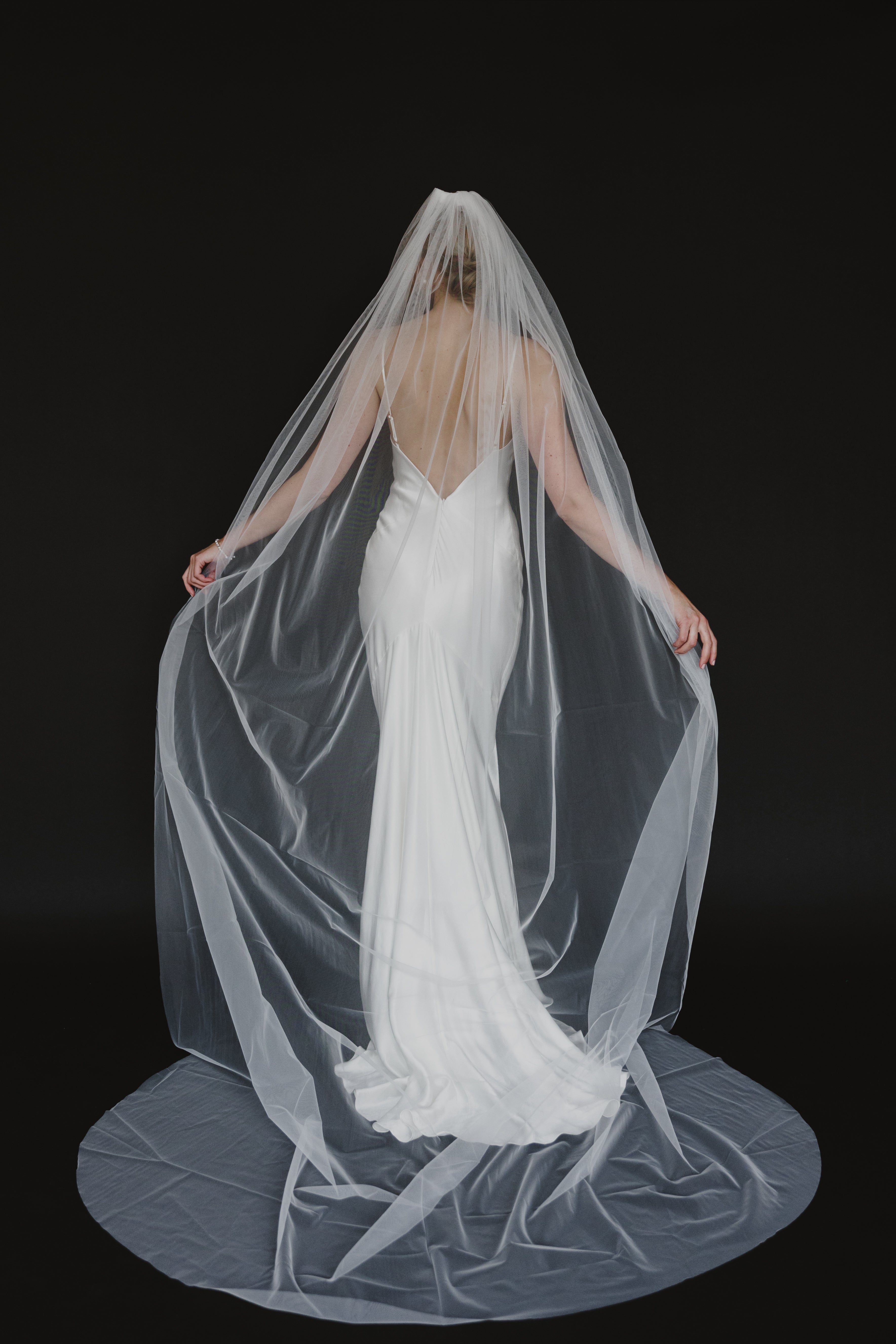Nicole Veil – Untamed Petals