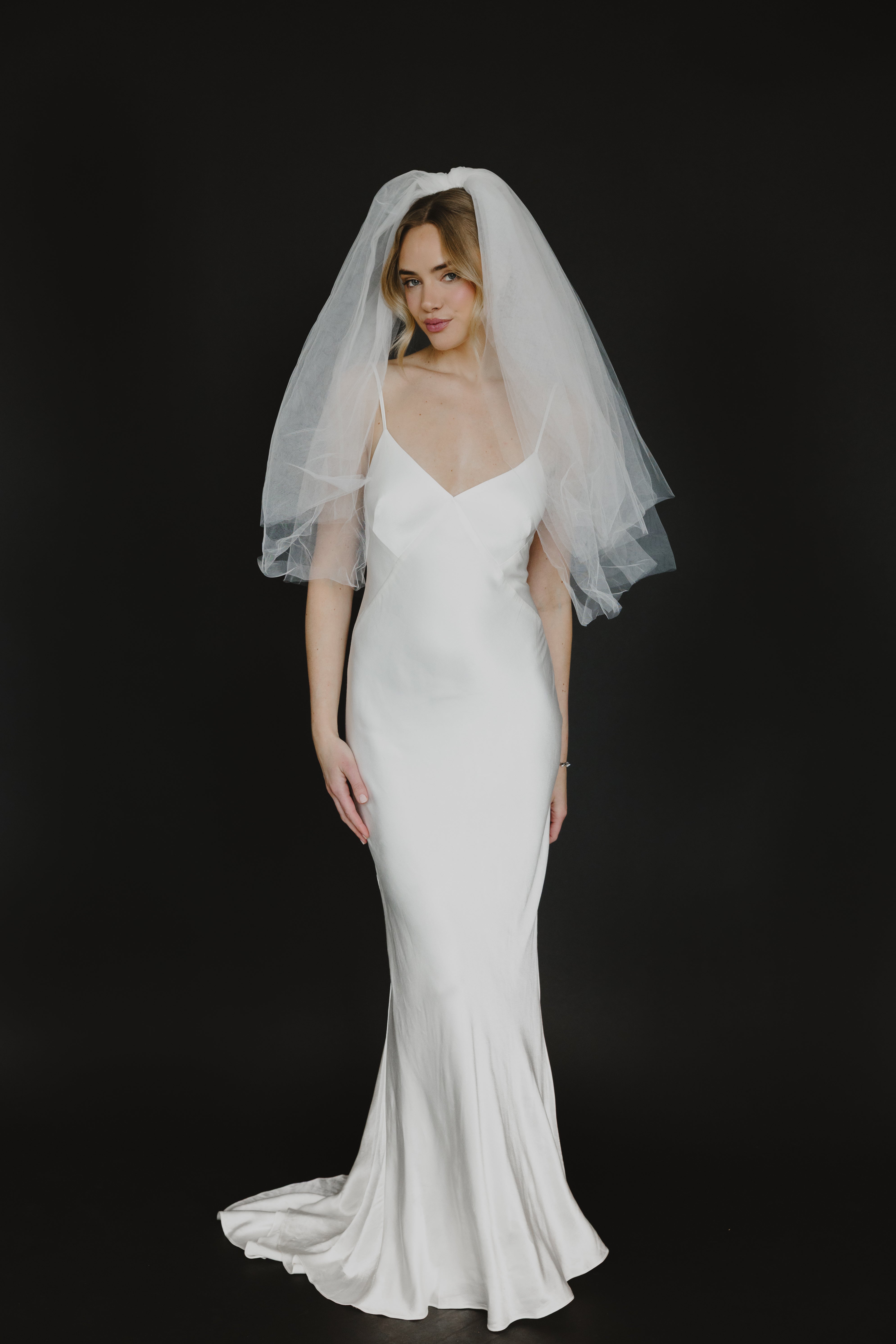 Revelle Elbow Veil – Untamed Petals