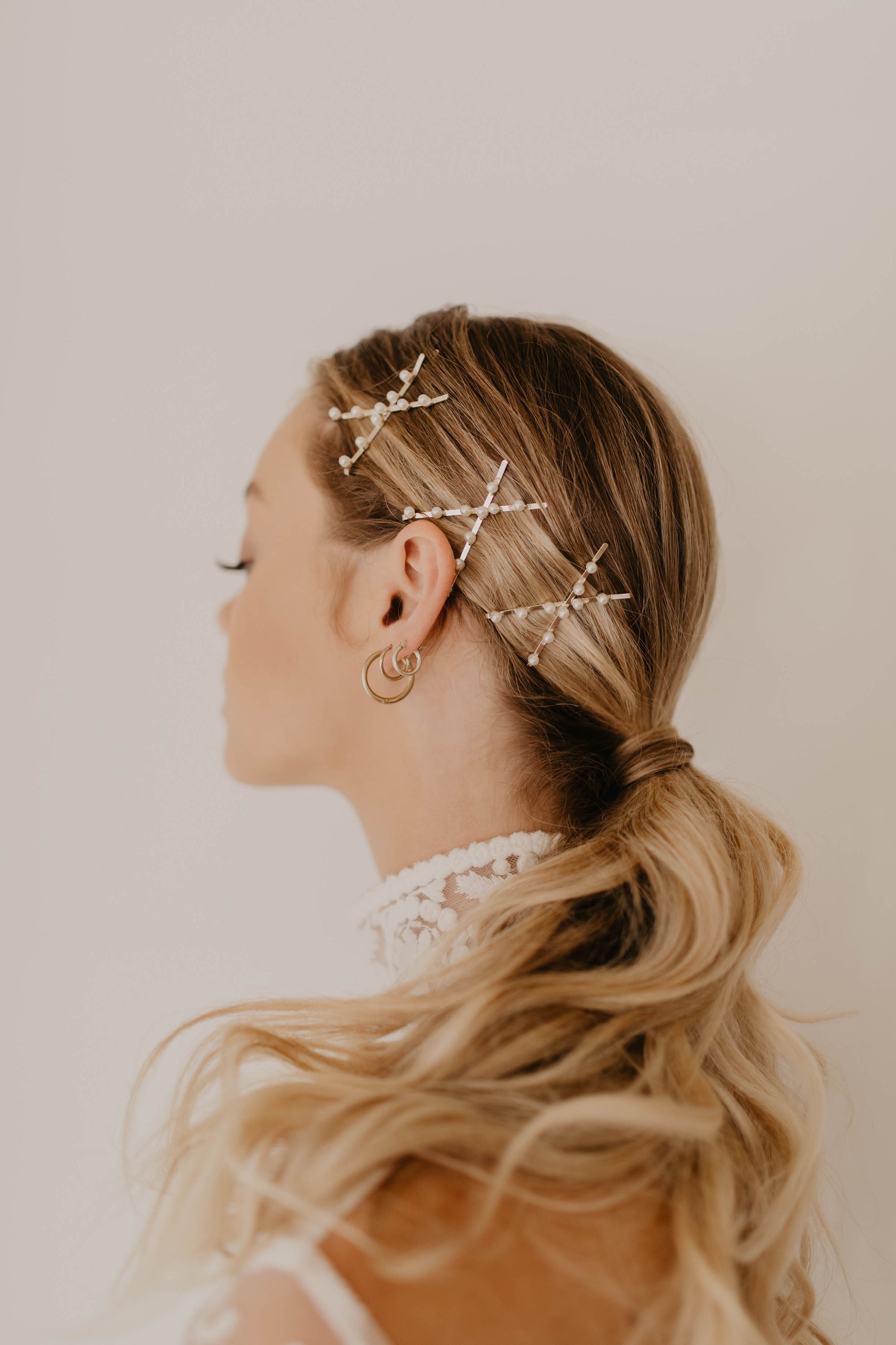 Untamed Petals Bridal Elegant Pearl-Embellished Cream Headband Whimsical pearl bridal headband - Pearl burst and silk  main image 2