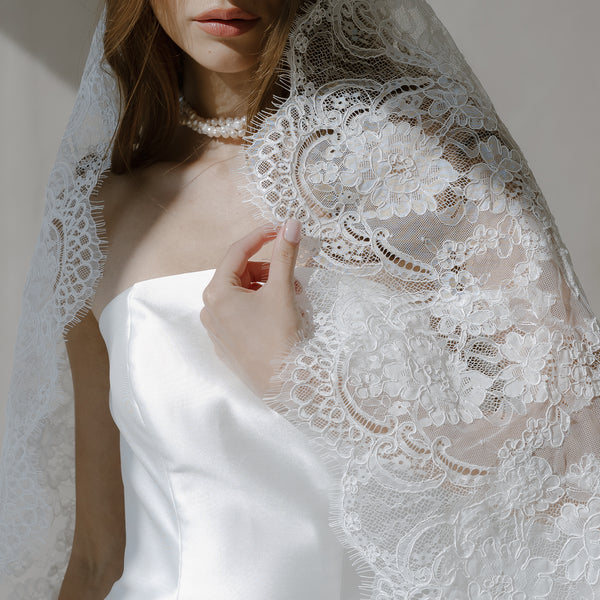 Amore Veil – Untamed Petals