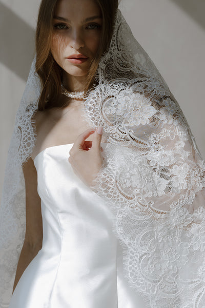 Amore Veil – Untamed Petals