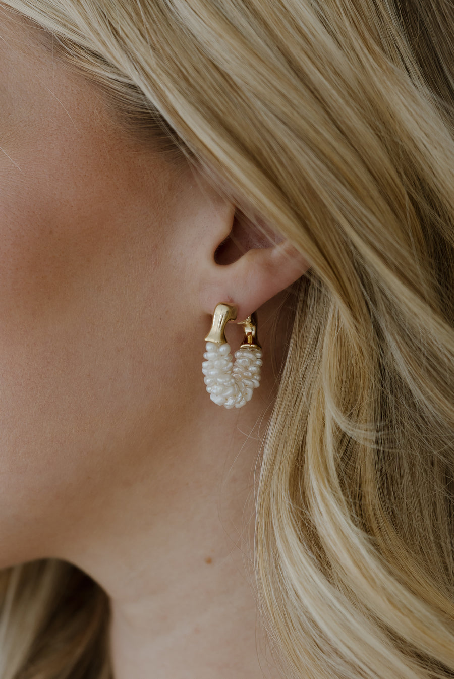 Chateau Pearl Hoops