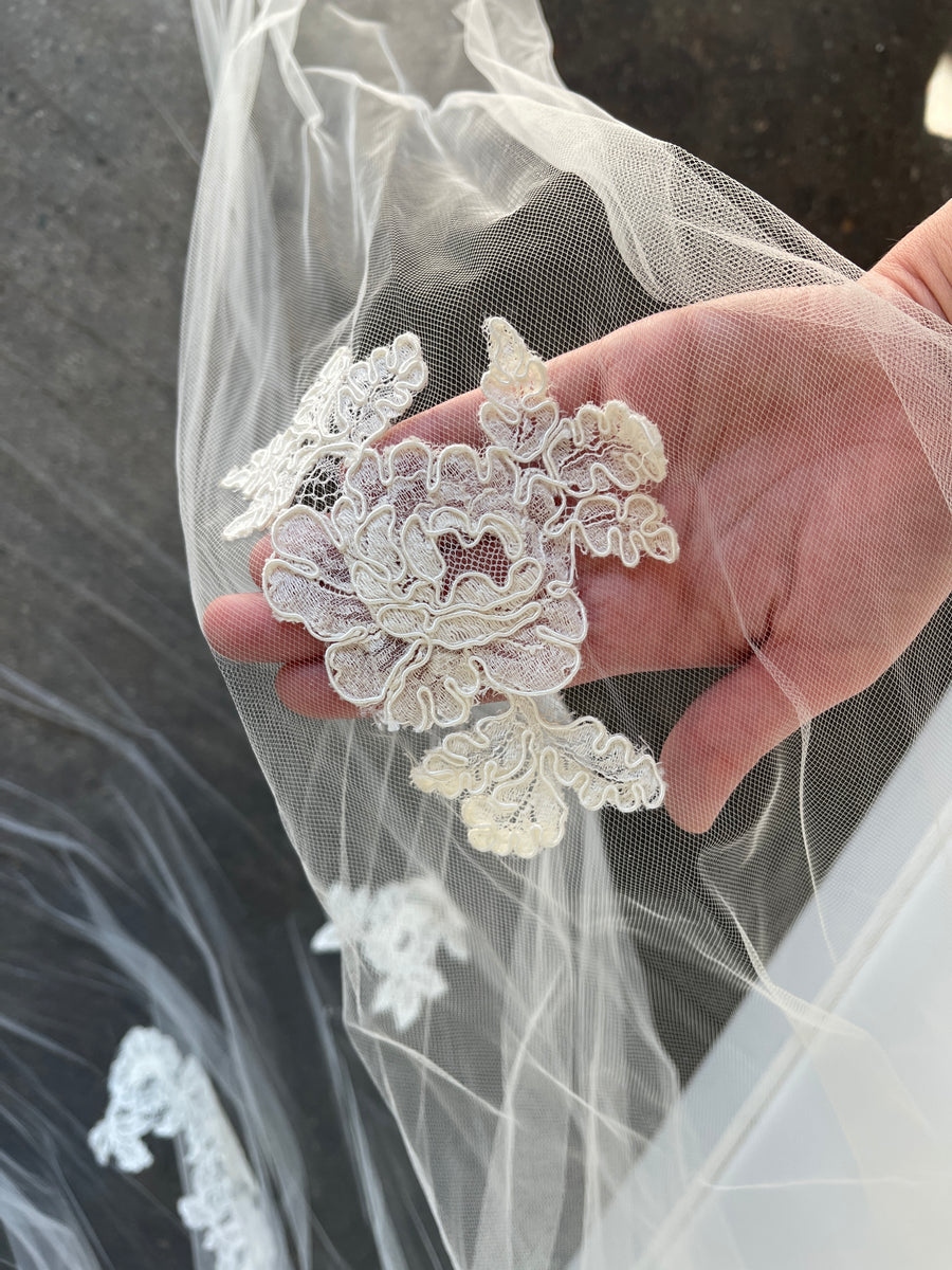 Traditional Lace Veil - SAMPLE SALE