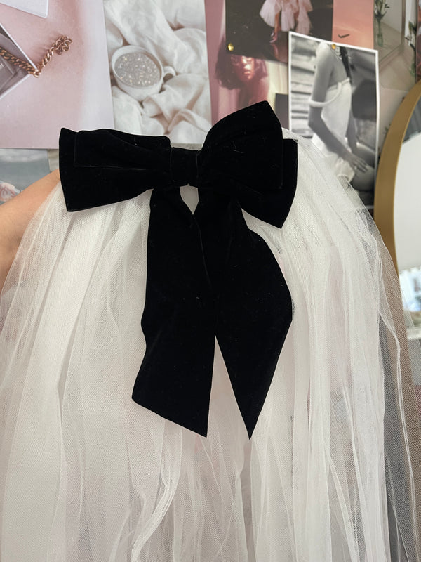 Emily Black Bow Veil - SAMPLE SALE