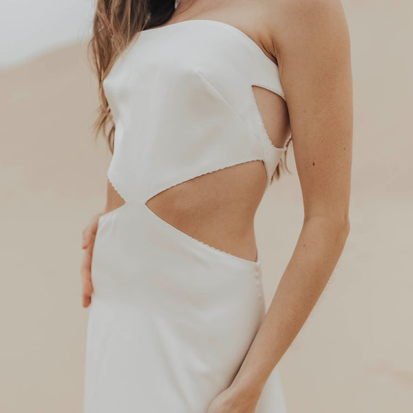 dress with center cut out Iris high slit mdw springclear Color:TEA ROSE PINK Fiona Steel Blue Satin