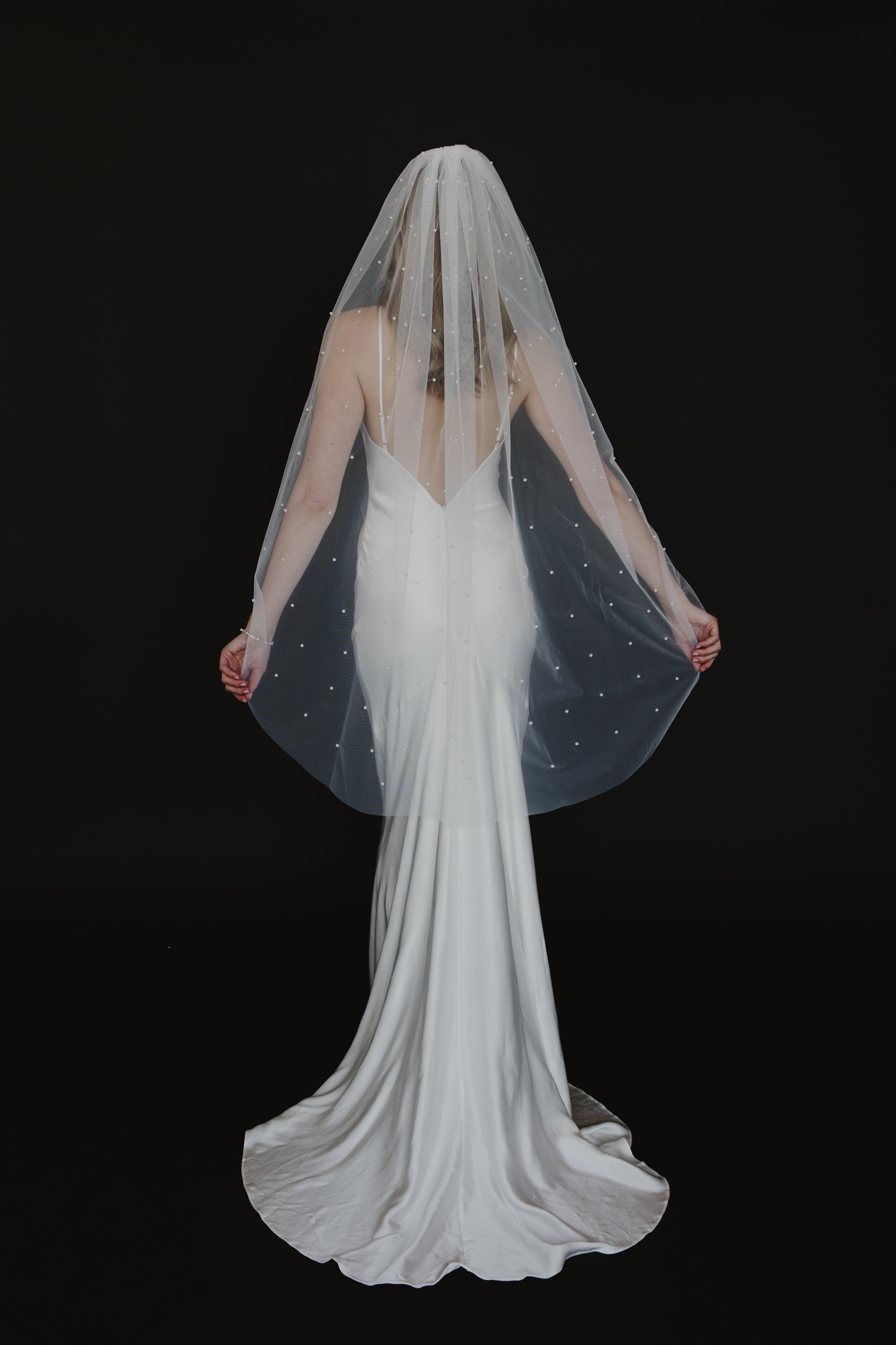 Jackson Veil – Untamed Petals