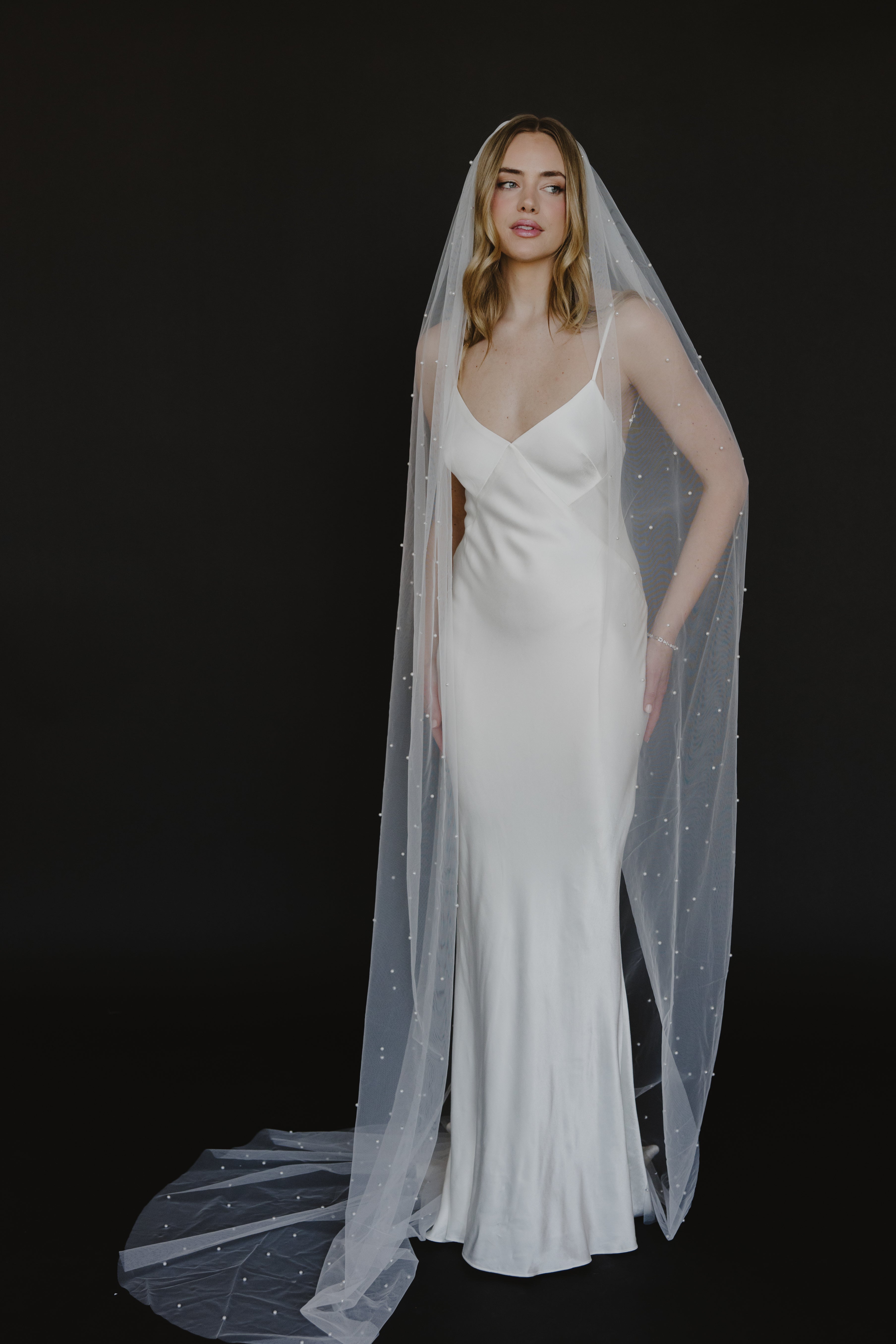 Jackson Veil – Untamed Petals