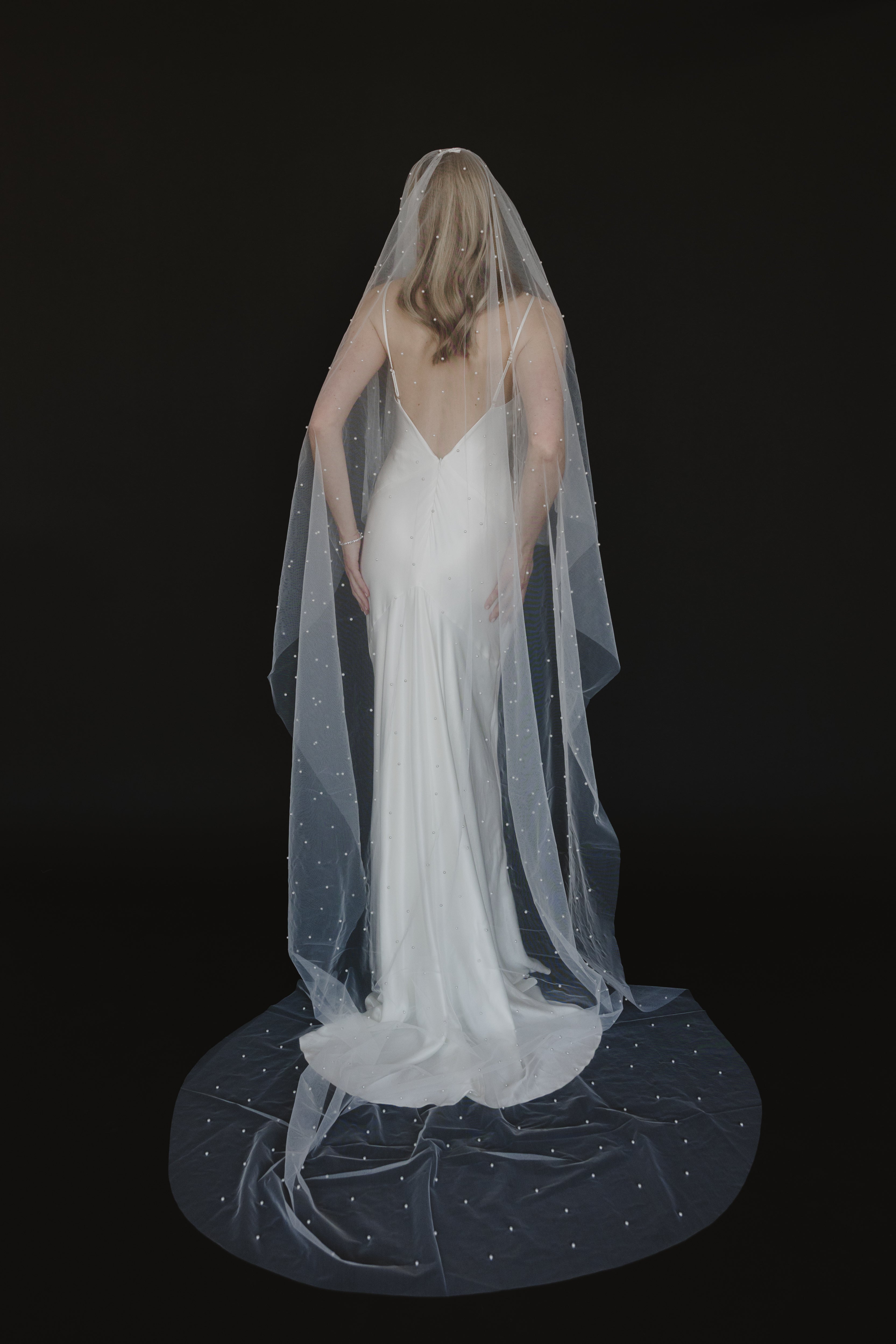 Jackson Veil – Untamed Petals