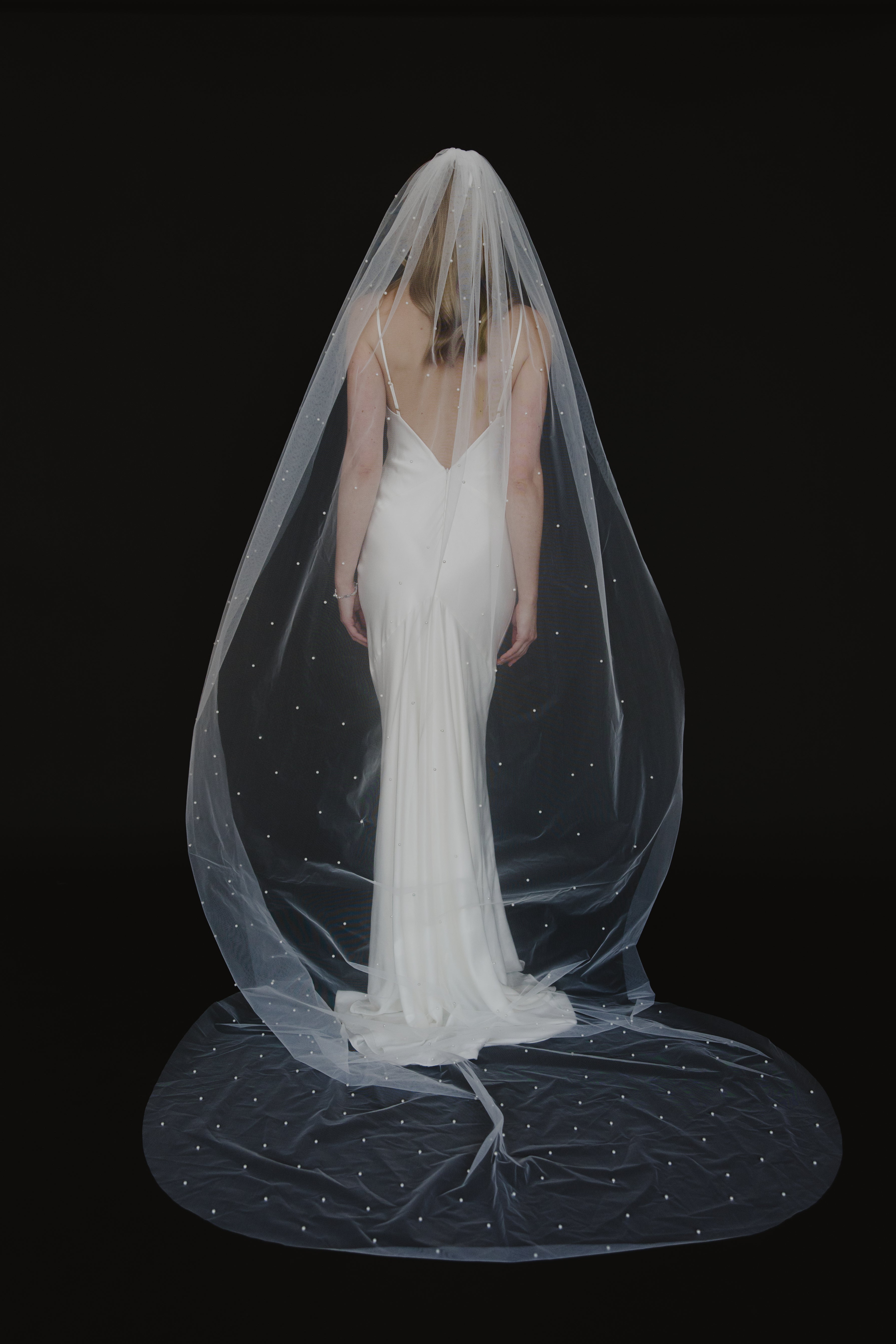 Jackson Veil – Untamed Petals