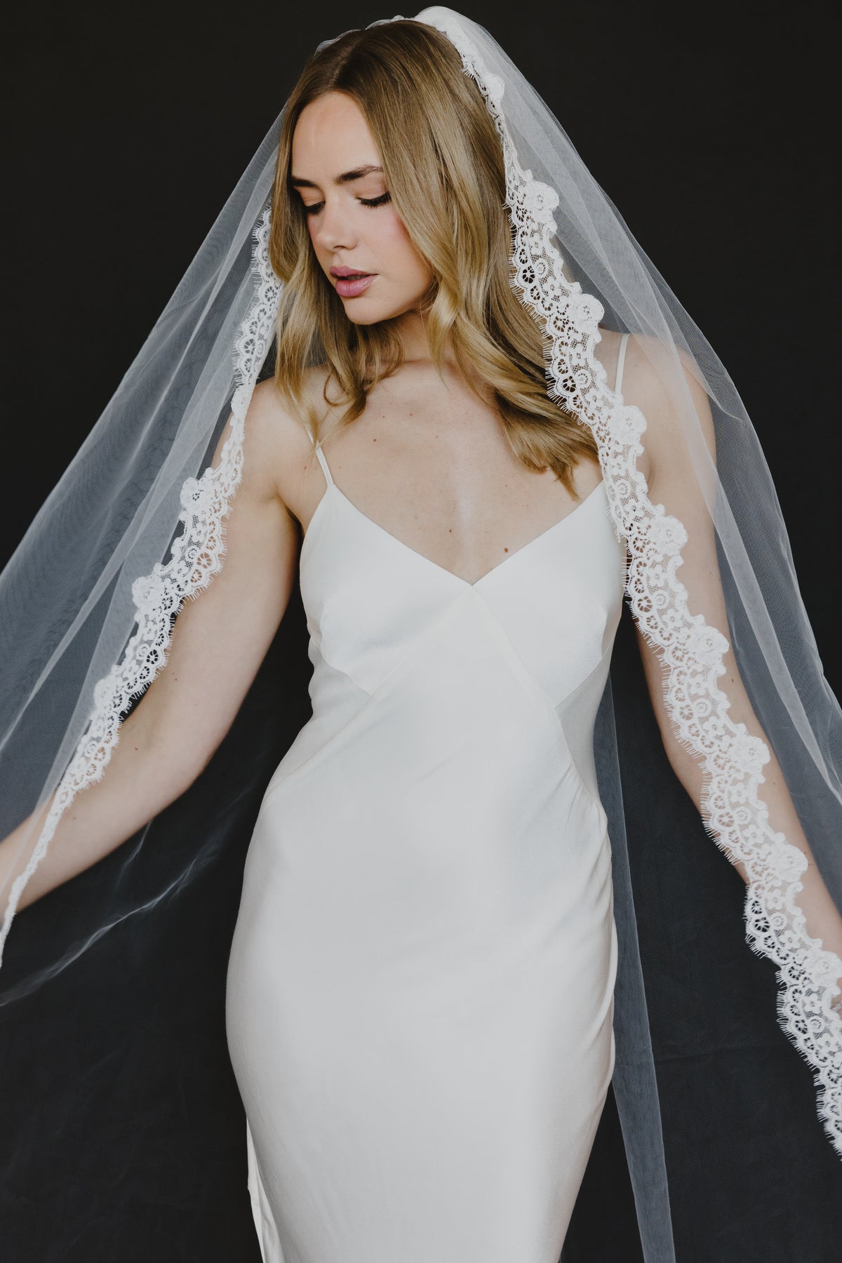 a line wedding dress veil Strapless A-Line Back-laced Adjustable Tulle Wedding Dress with Lace Bodice main image 0