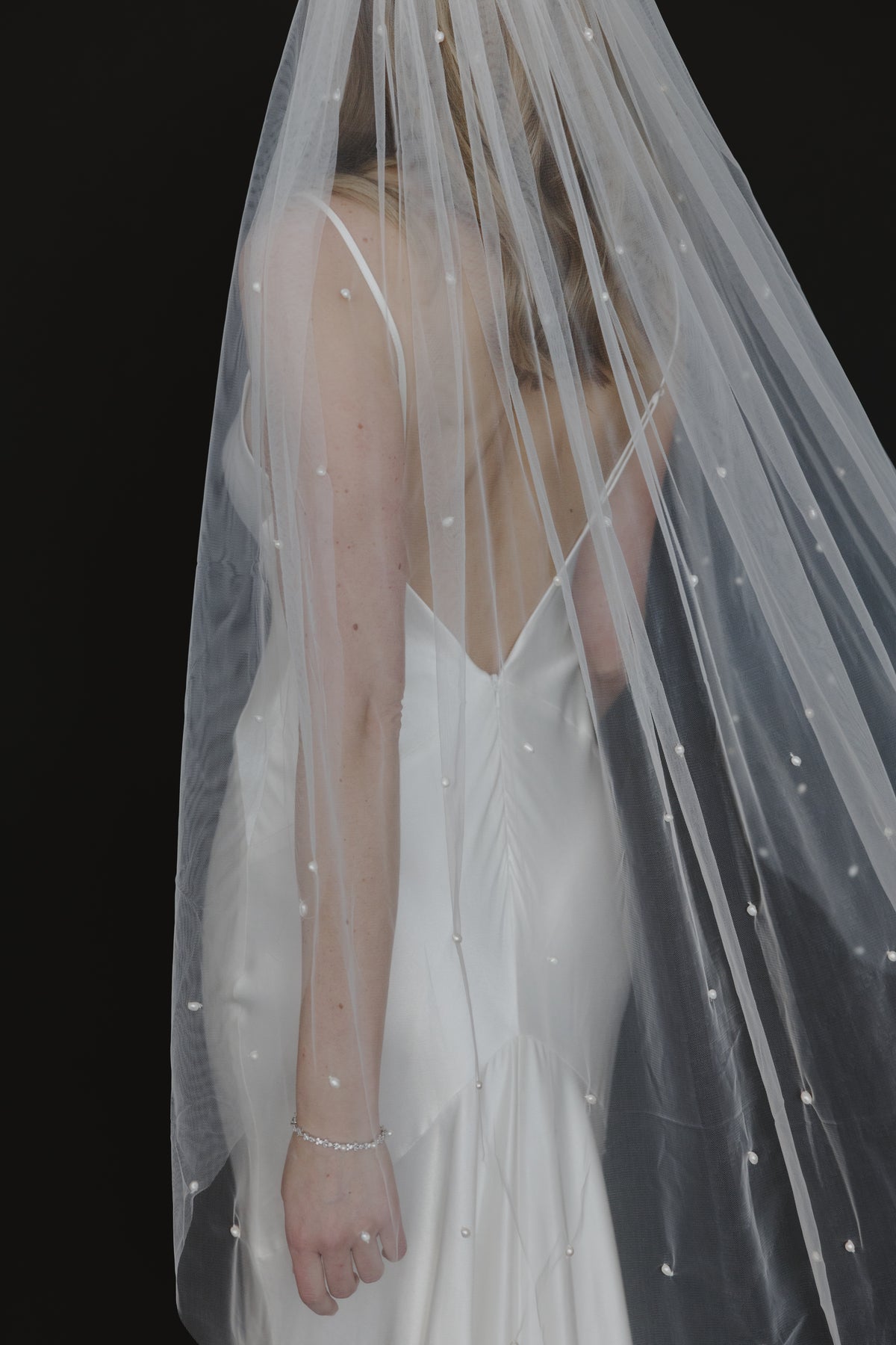 Pearl Veils – Untamed Petals display picture 3
