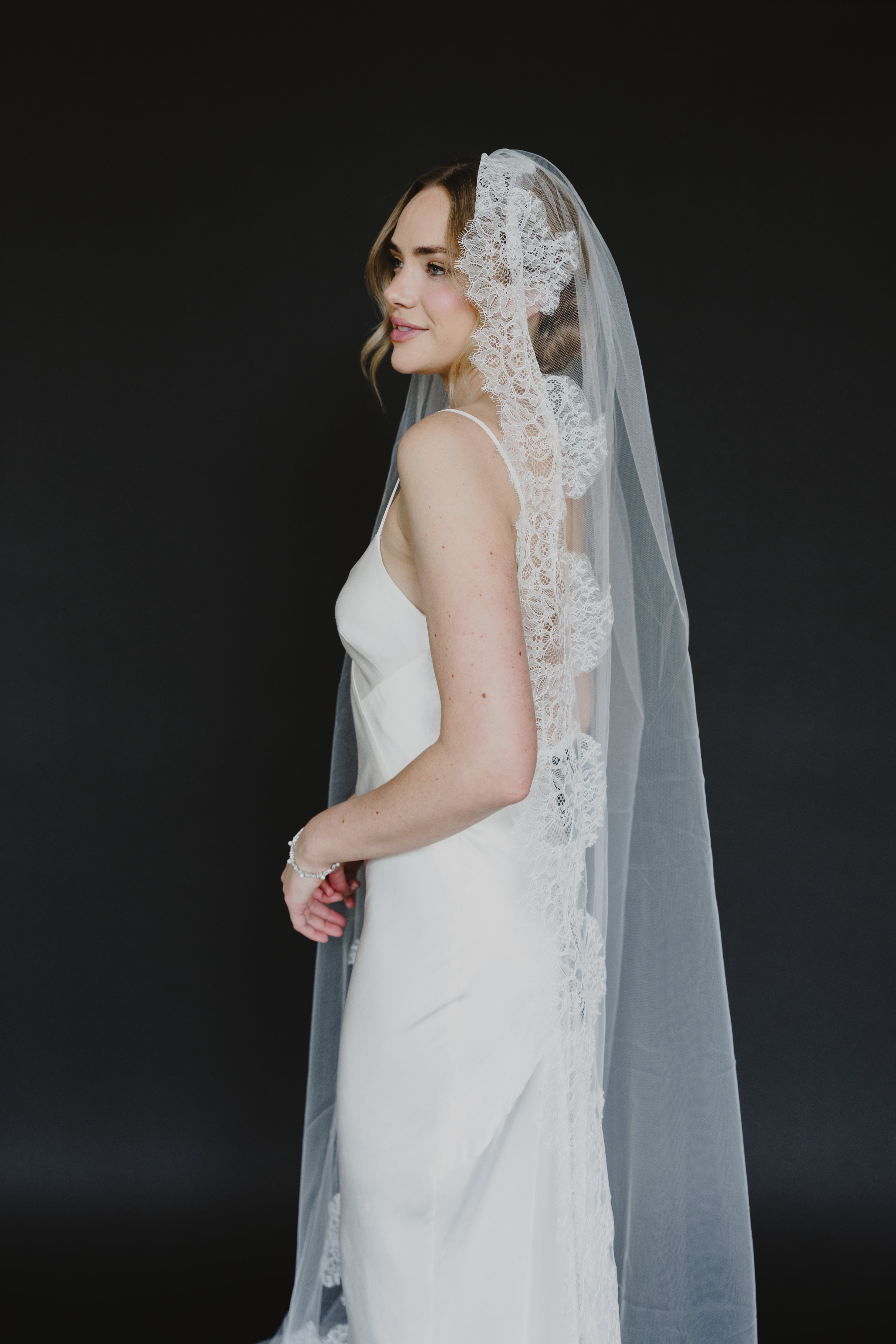 Soraya Veil – Untamed Petals Soraya Veil – Untamed Petals