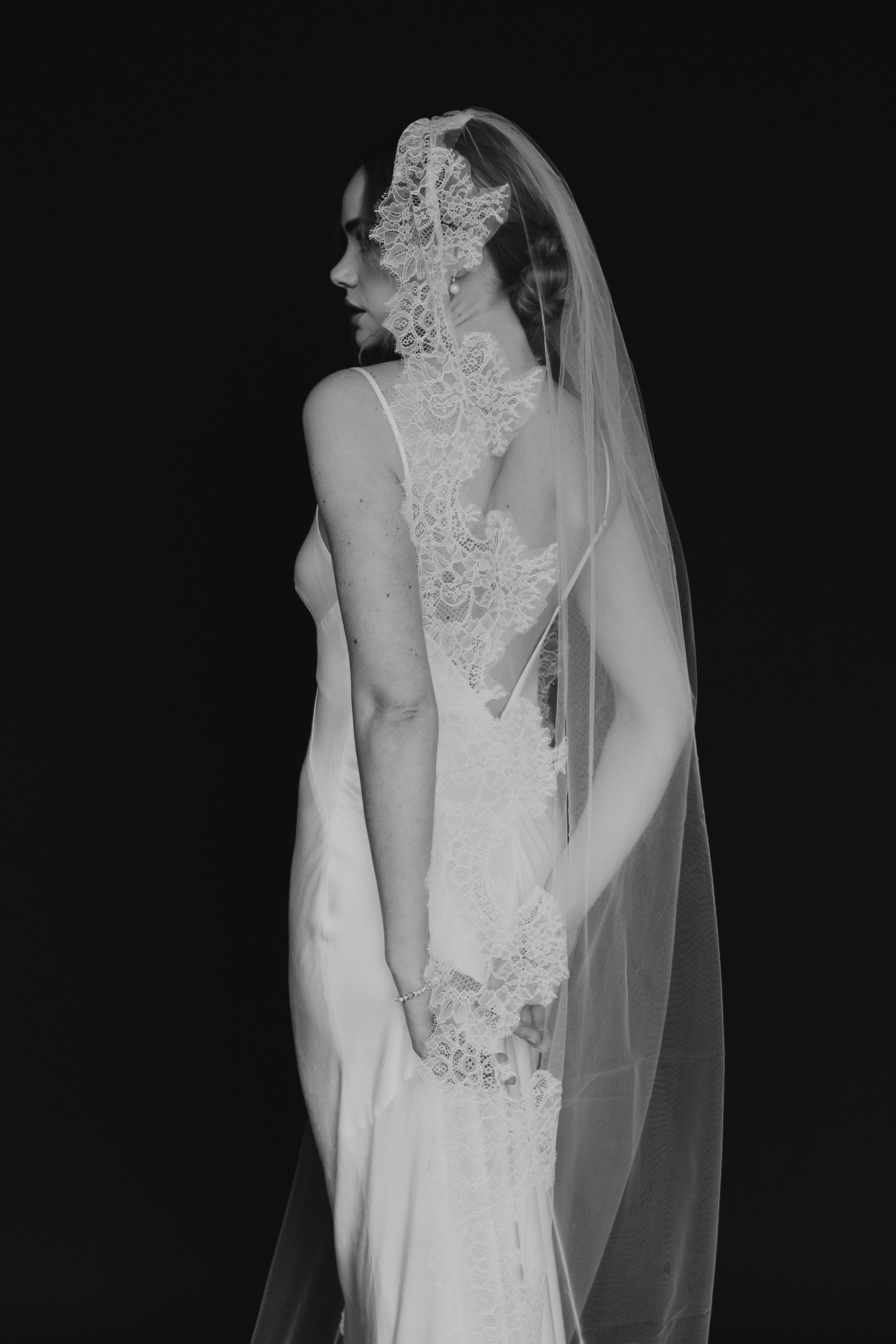 Soraya Veil – Untamed Petals Soraya Veil – Untamed Petals