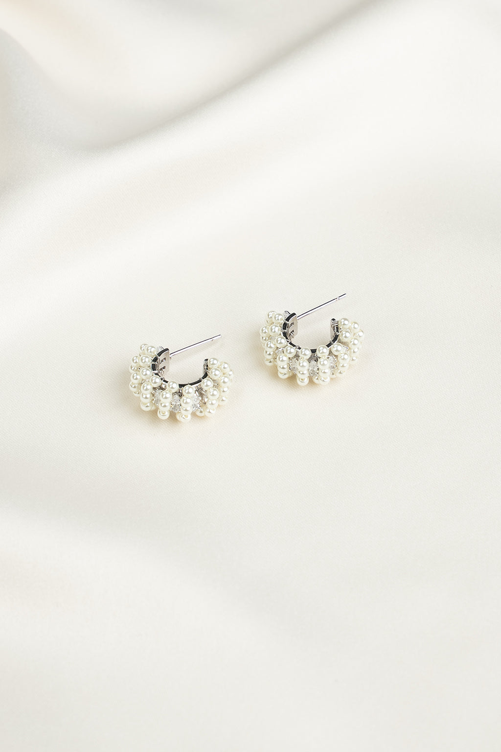 大人気【MISSOMA】ストーンビーズの卵形ハギーズ 関税込 Millie 大人気【MISSOMA】ストーンビーズの卵形ハギーズ 関税込 Millie