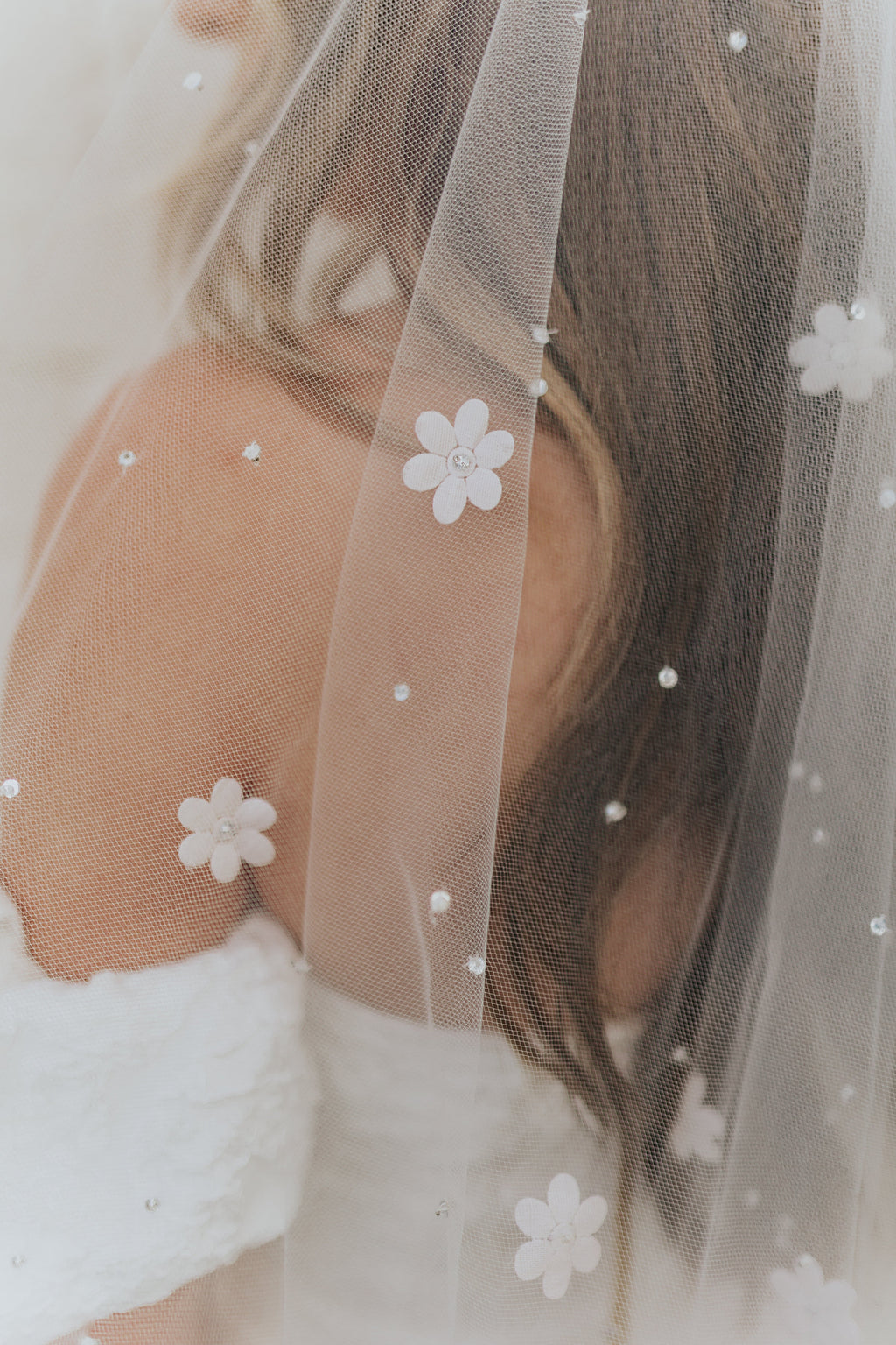 How to Style a Veil with a Comb – Untamed Petals