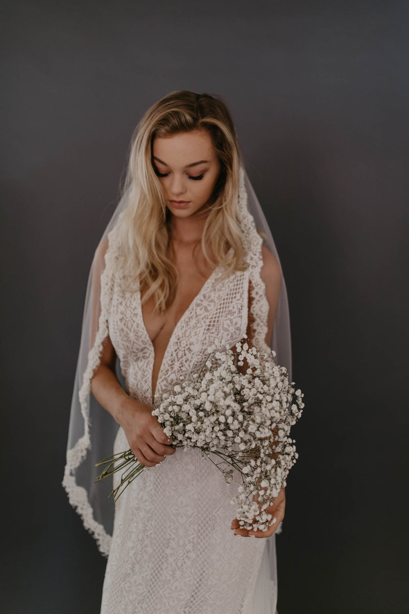How to Style a Veil with a Comb – Untamed Petals
