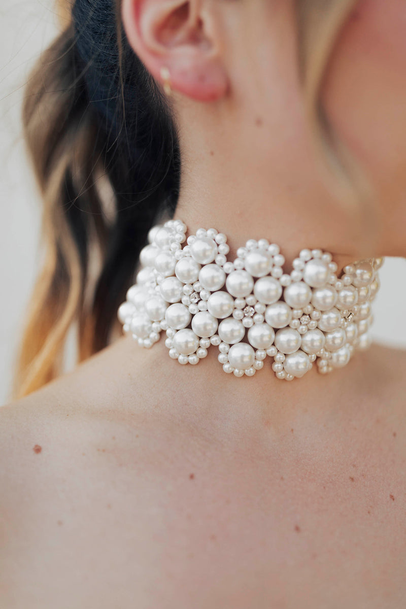 Estelle Choker