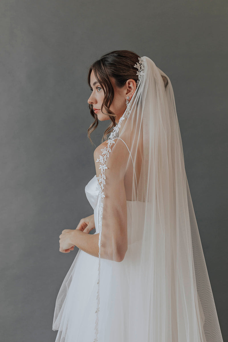 Untamed Petals Moorea Mini Veil